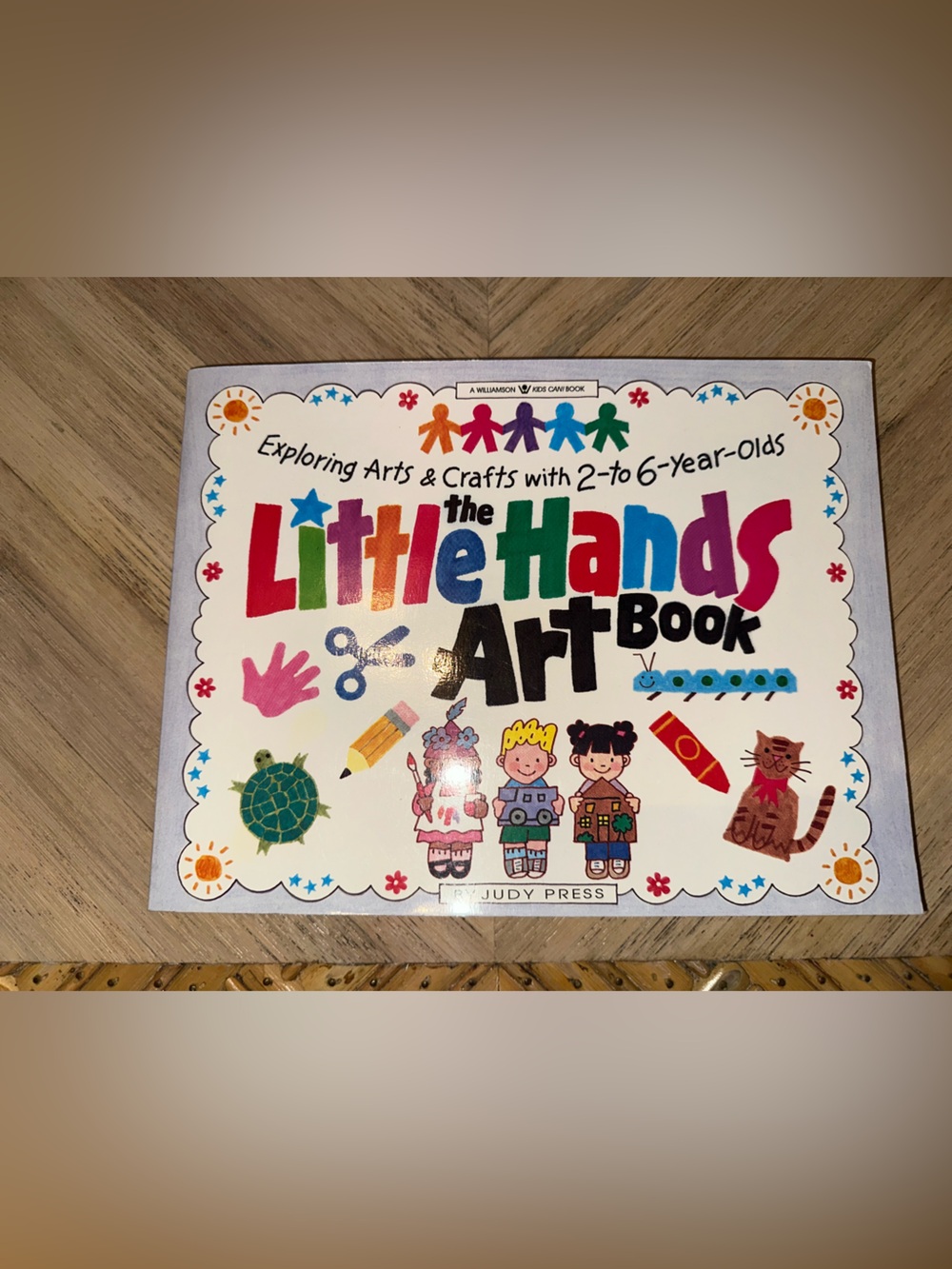 The Little Hands Art Book
Exploring arts and crafts with 2-6 year olds